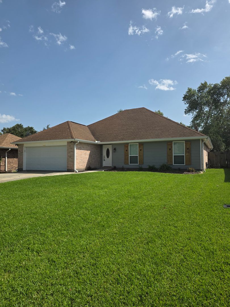 Water Front Living 3 Bedroom 2 Bath Open Floor Plan No Carpet – photo 4