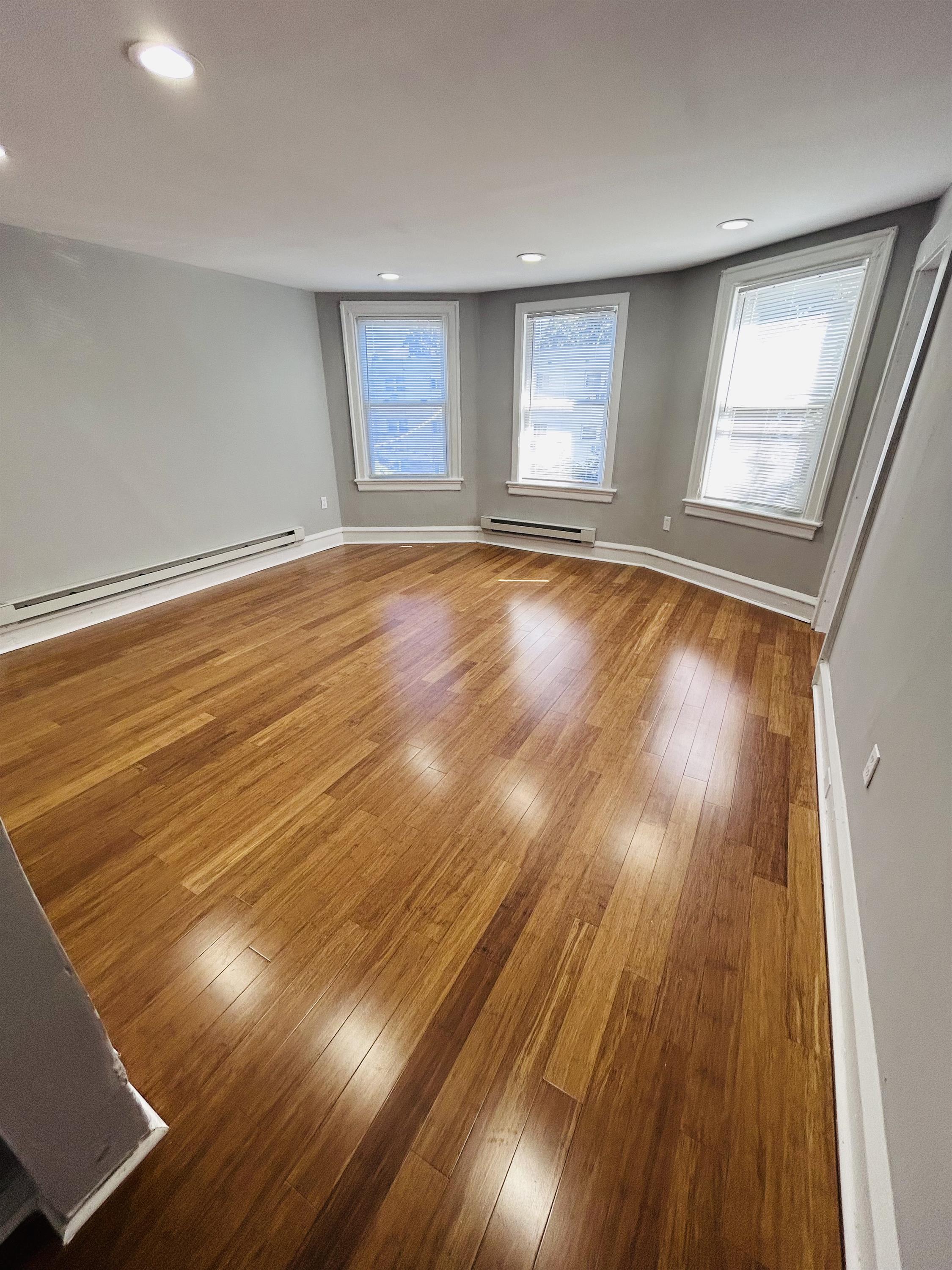 1221 Lindley Avenue – photo 5