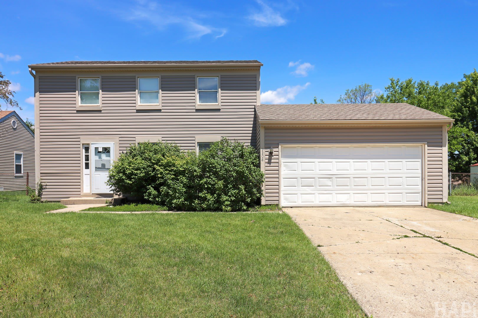 2208 Kensington Drive – photo 2