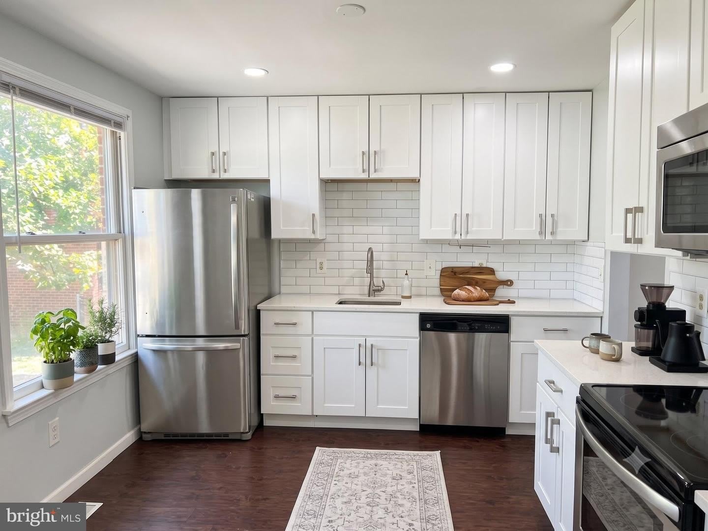 423 GORMAN AVE – photo 3