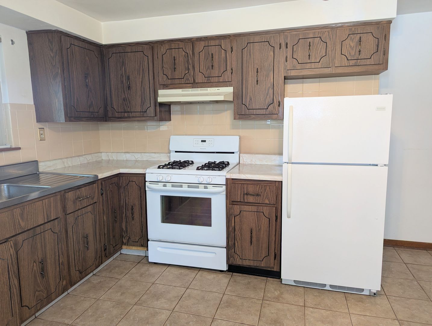 3 Bedroom 1 Bathroom Single Family Home (Bloomfield) – photo 3