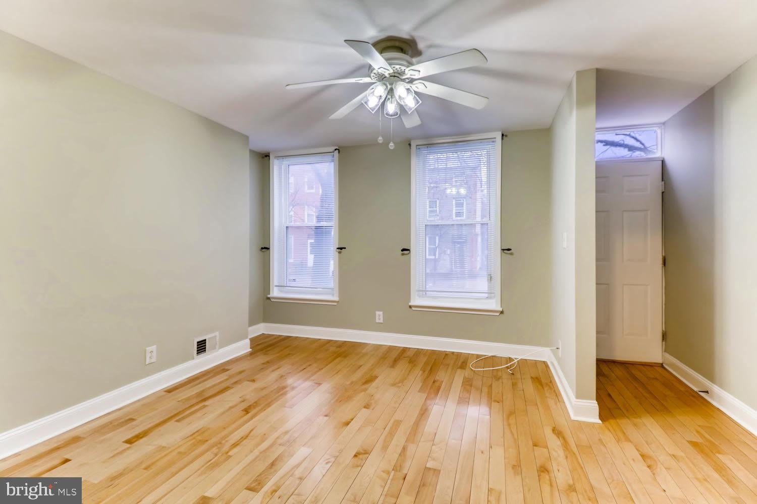 1020 W LOMBARD Street – photo 2
