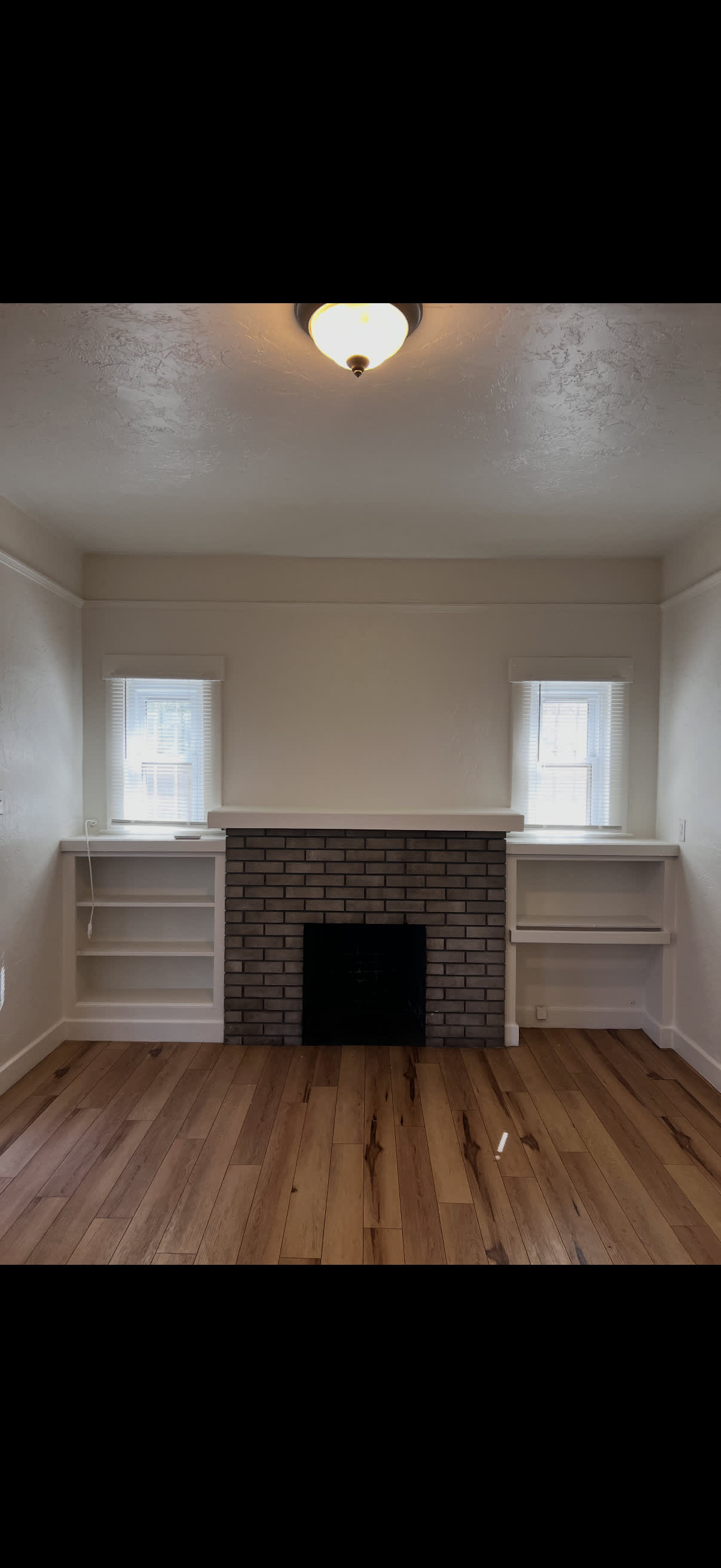 806 E 6th St – photo 2