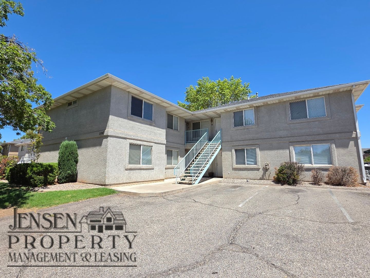 Down Town Three Bedroom! – photo 1