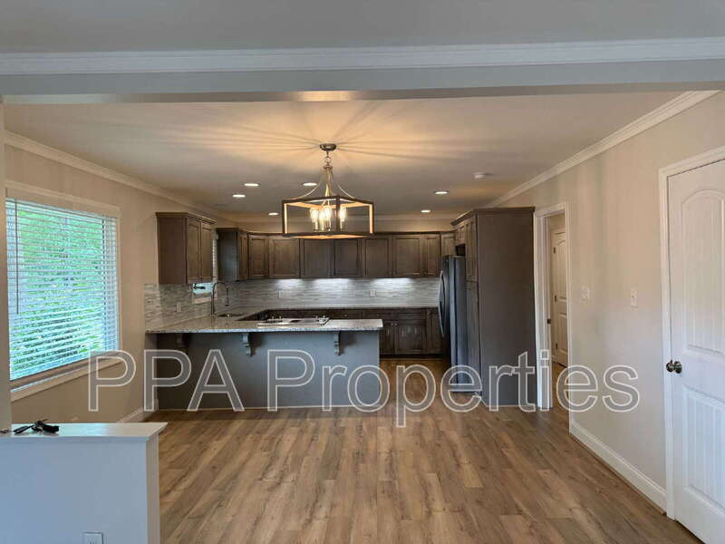 2404 Francis St – photo 4
