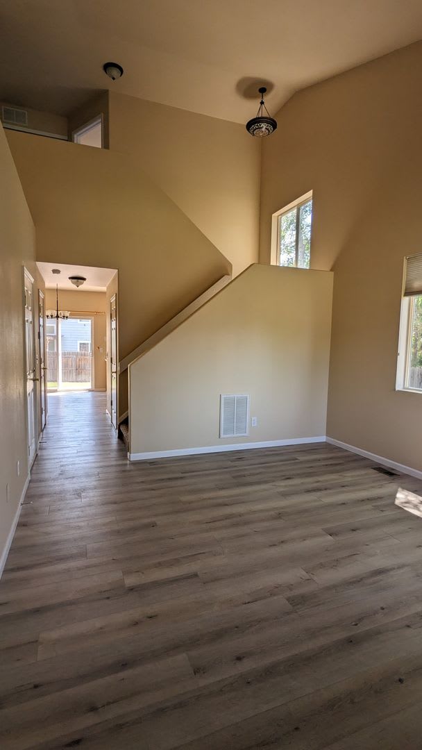 Bright 3-Bedroom Home on a Cul-de-Sac with Mountain Views – photo 5