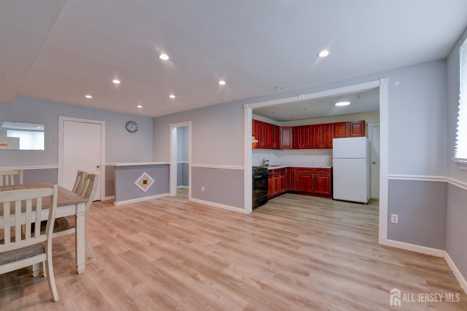 382 College Drive – photo 4