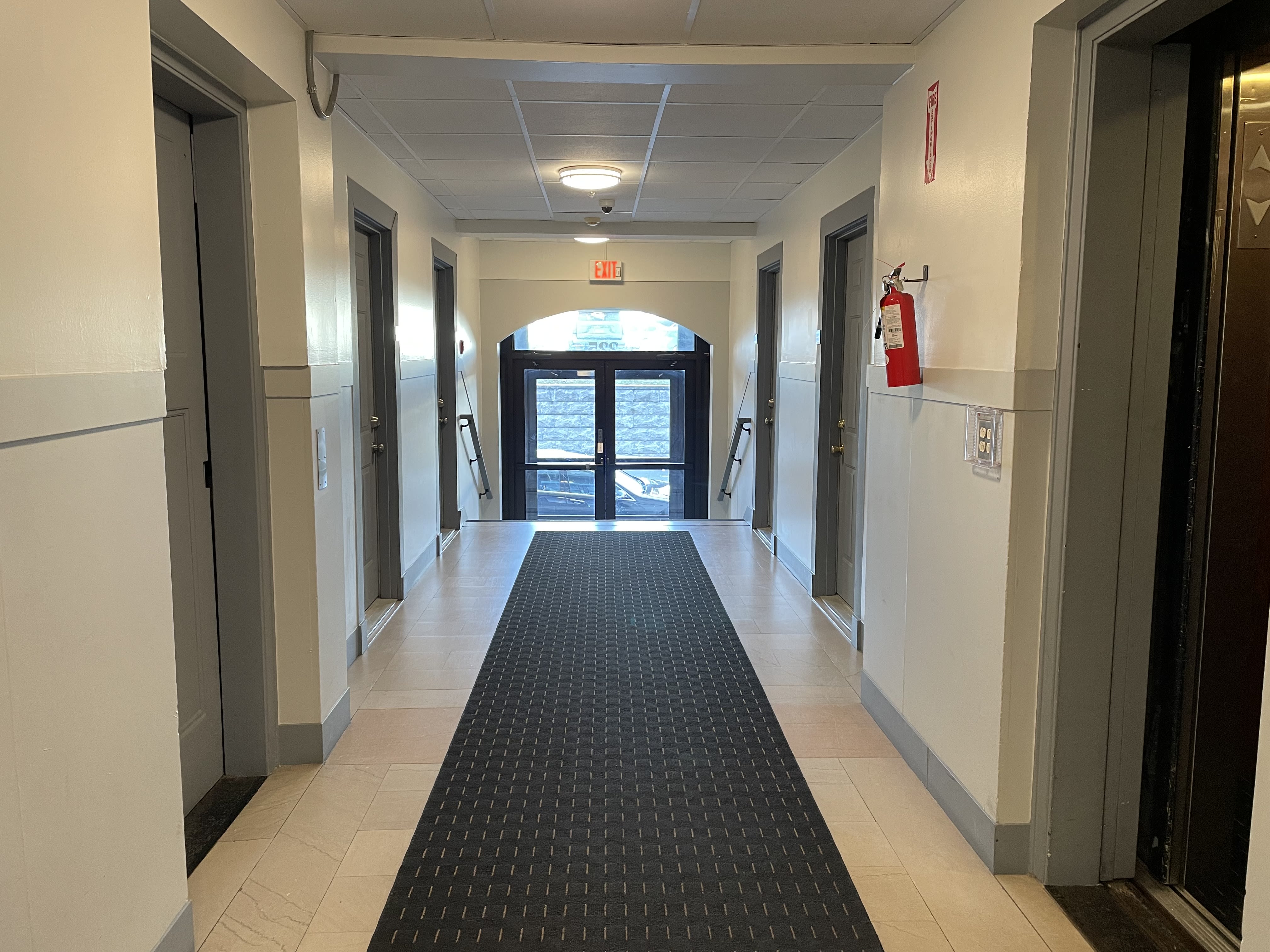 225 Golden Hill St – photo 2