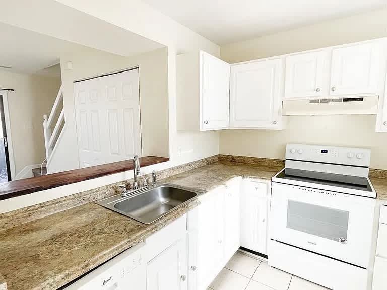 1444 Tenbury Drive 1 – photo 2