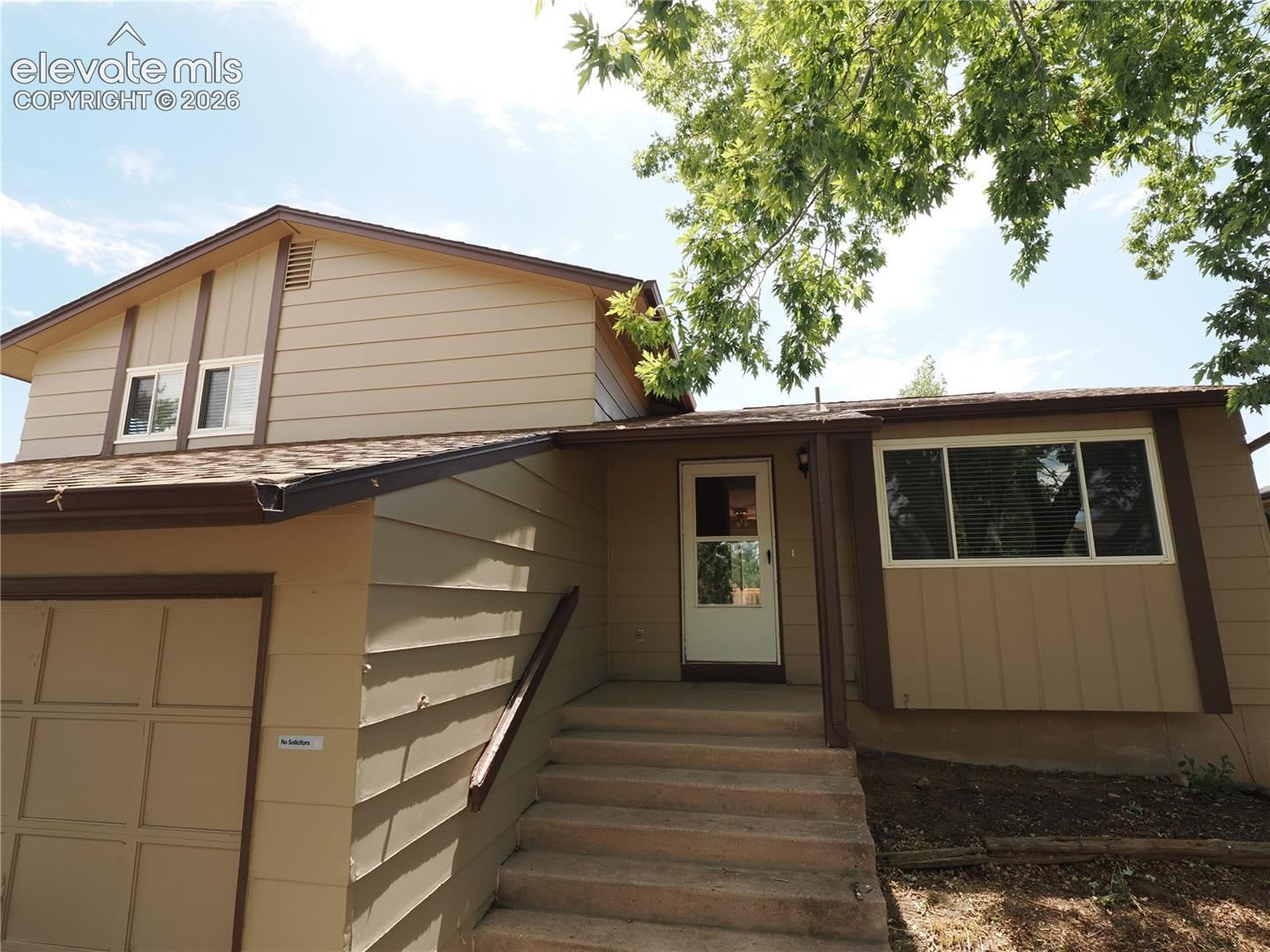 4 Bedroom with New Carpet! – photo 3