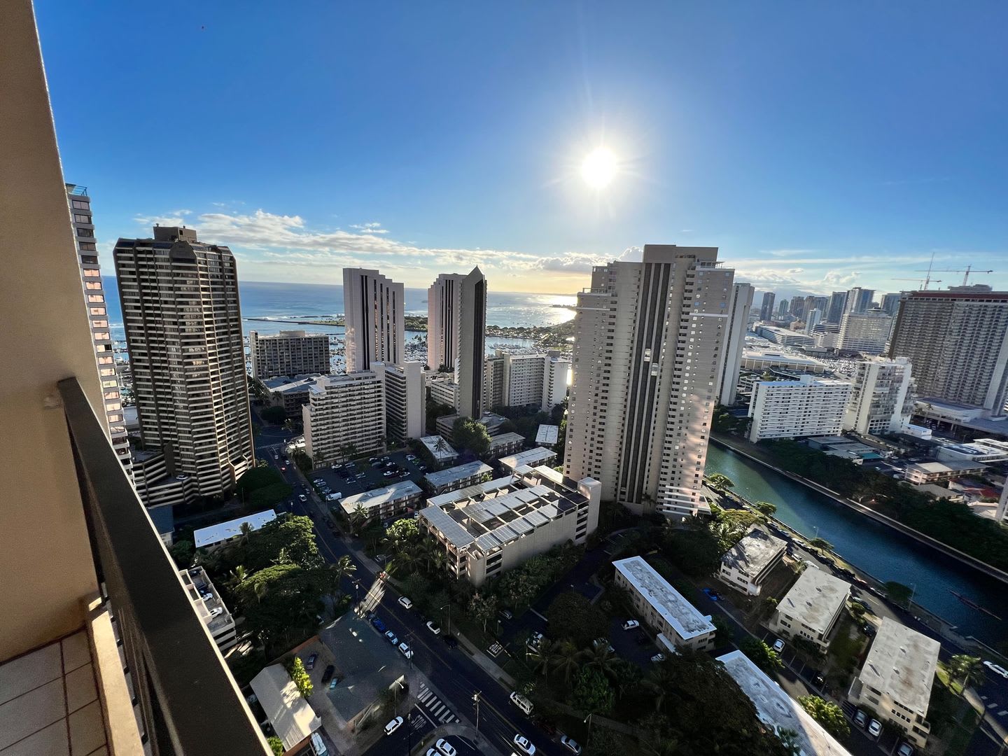 411 Hobron Lane #3704 – High-Floor Waikiki Rental – photo 2