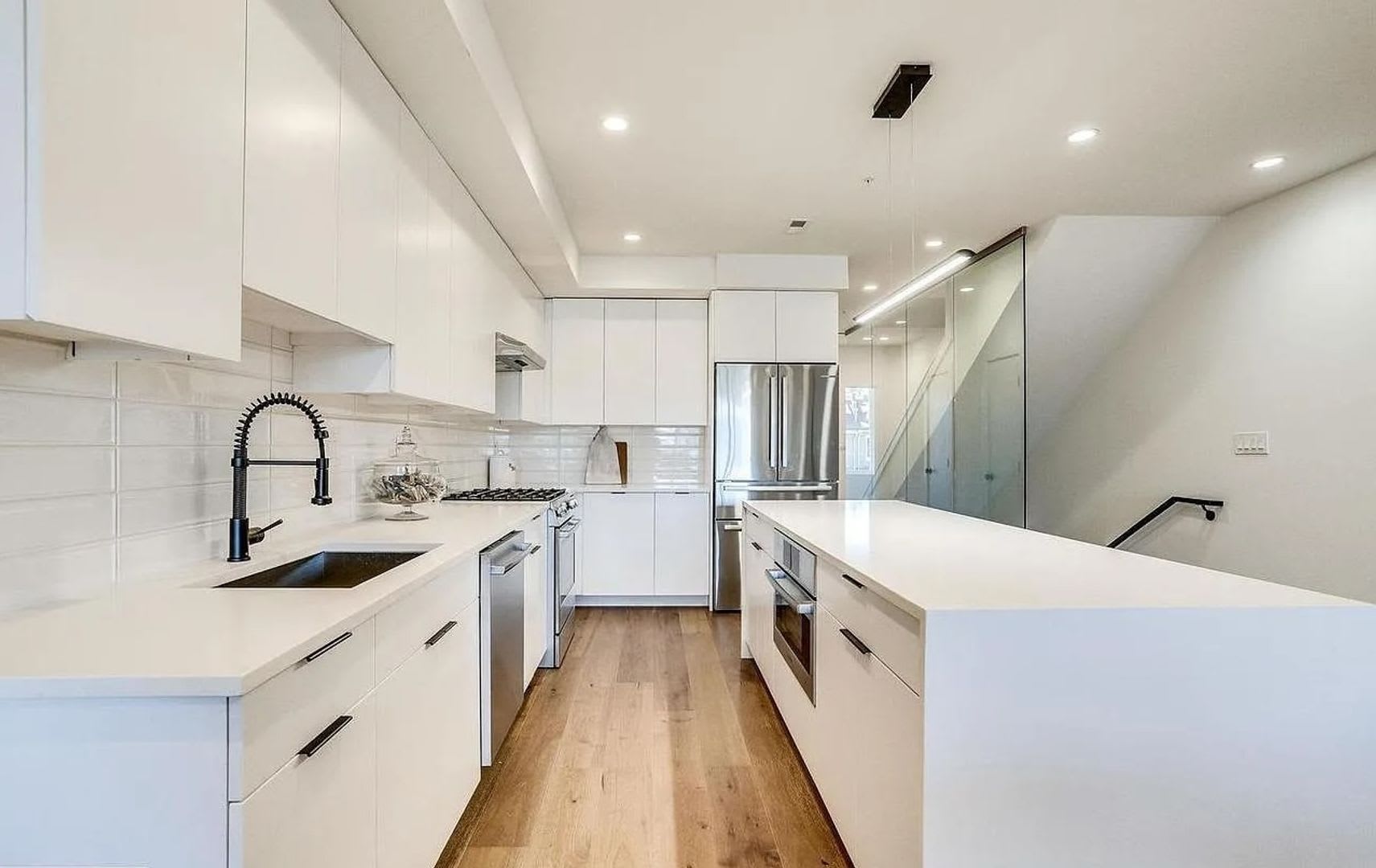 Luxury 3 Bed 3 5 Bath With Parking Roof Deck – photo 4