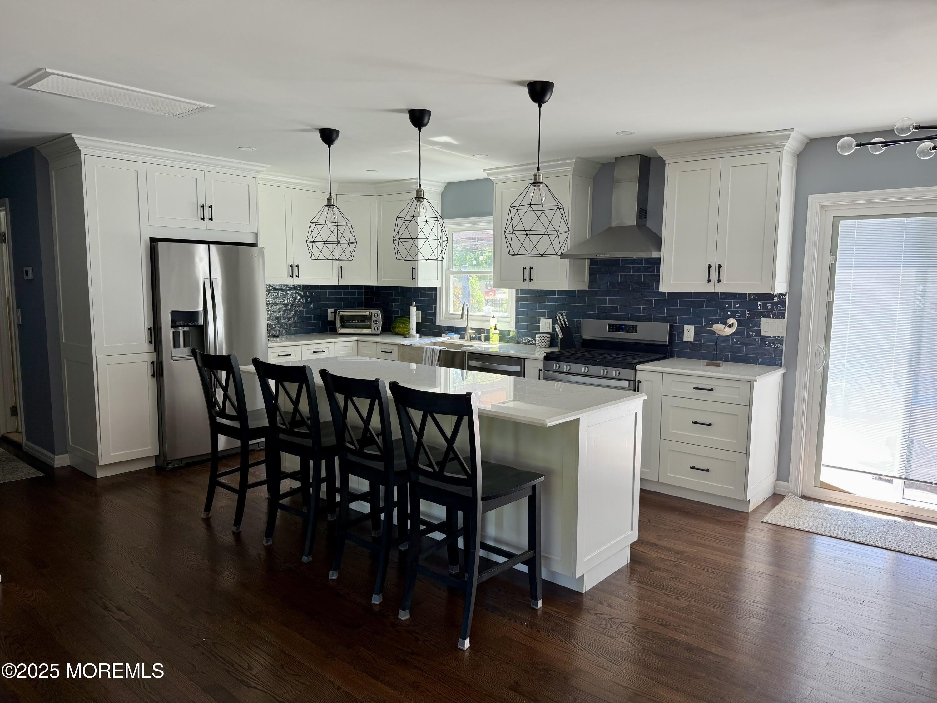 484 Branchport Avenue – photo 3