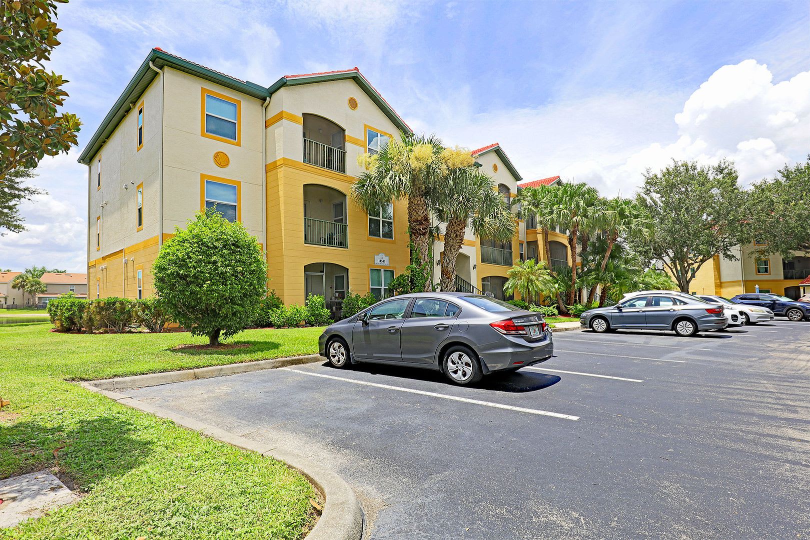 Royal Greens at Gateway 11540 Villa Grand 1207 – photo 1