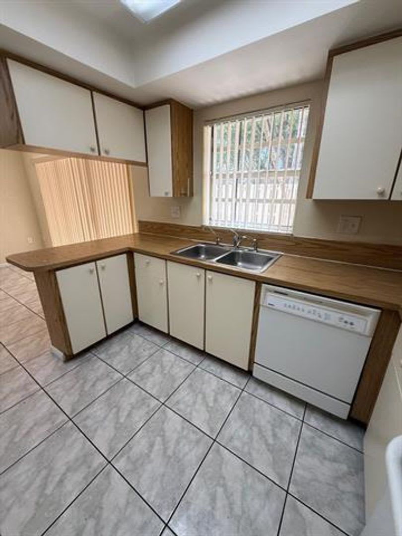 5232 Sw 122Nd Ter Th 5232 Cooper City Fl 33330 – photo 3