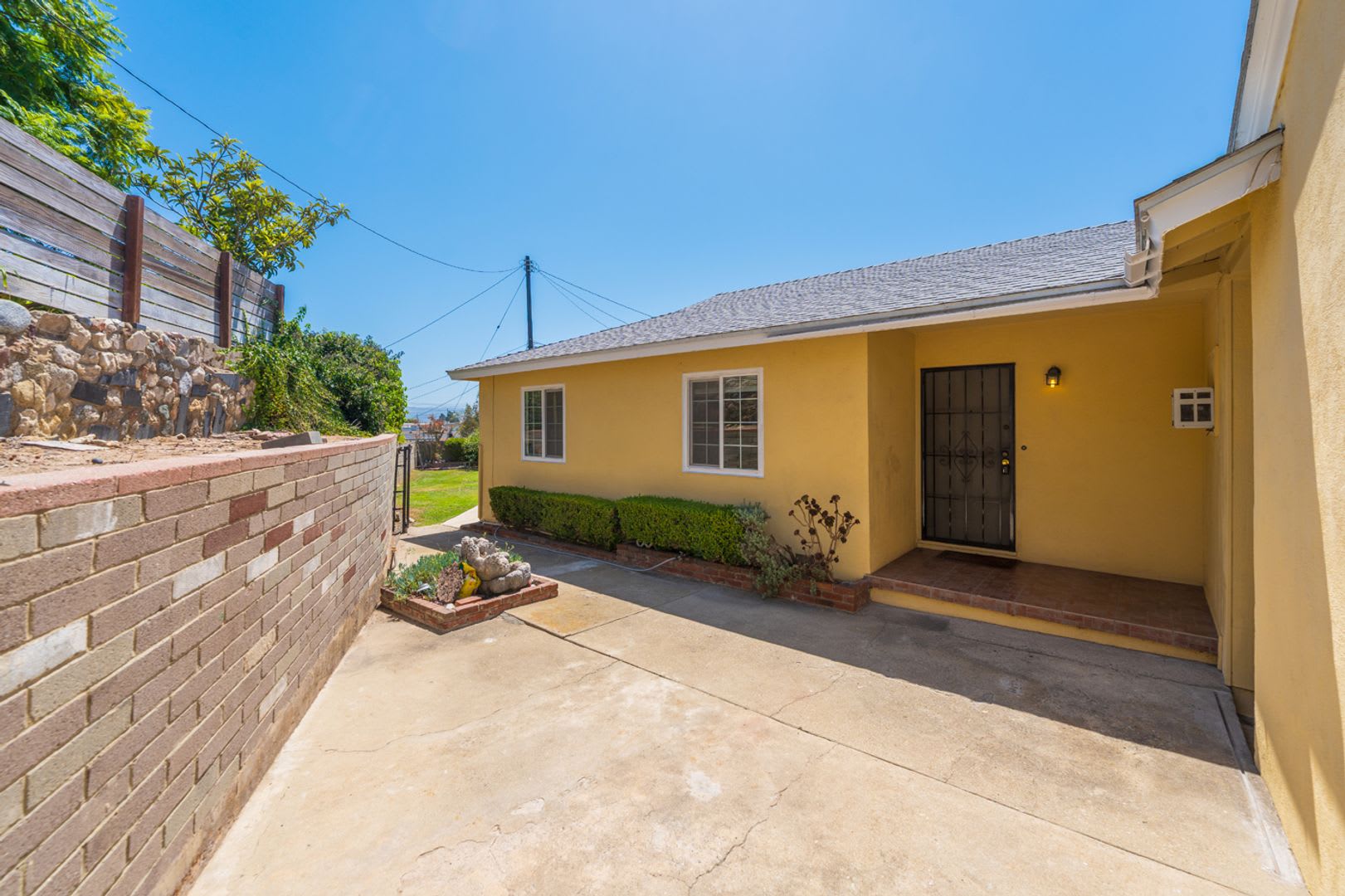 Great Redondo Location 3 bed 2 bath – photo 3