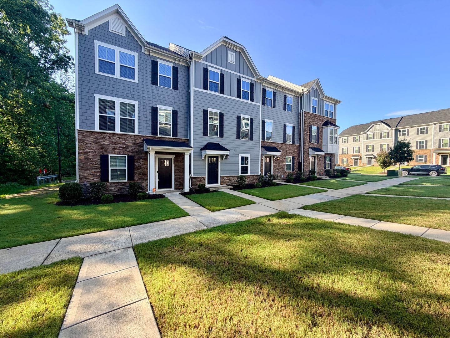 3BR/2.5BA End Unit Townhome – photo 1