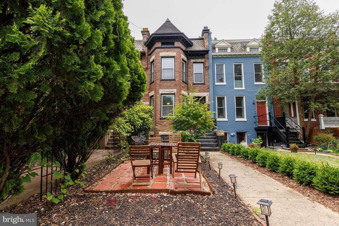 1437 E CAPITOL Street SE – photo 2