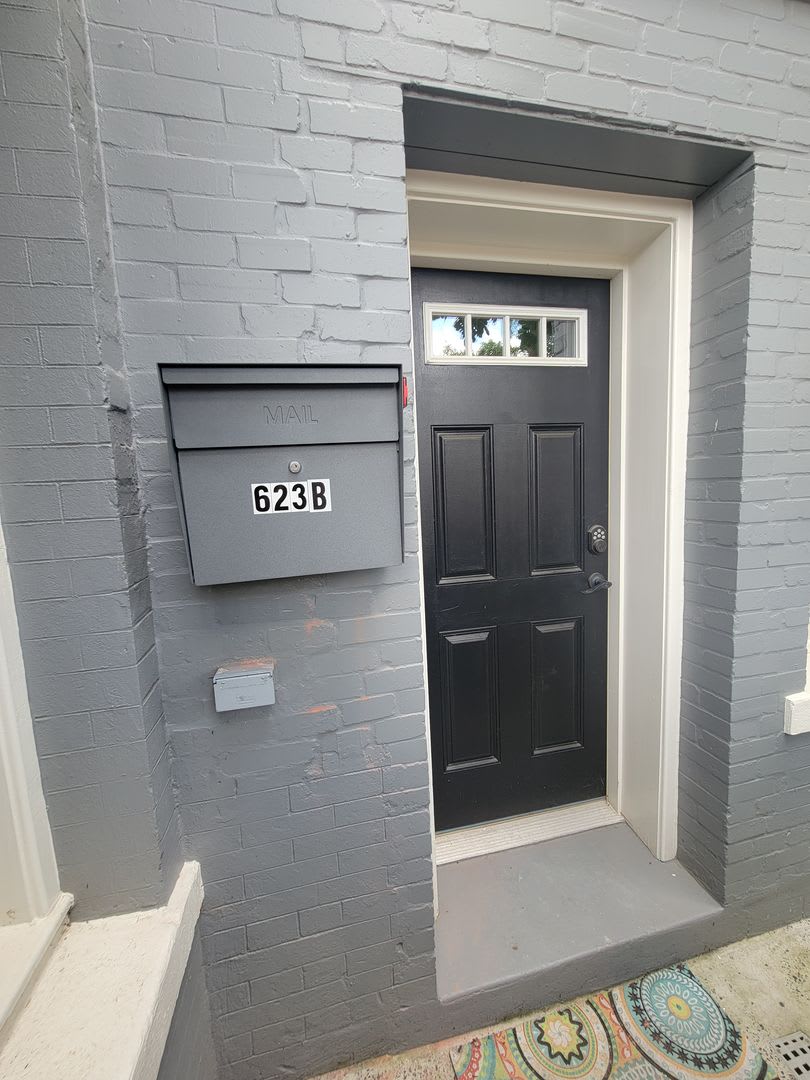 Capitol Hill North Neighborhood Basement Condo Light Filled 2Br 1 Bath Utilities Included – photo 3