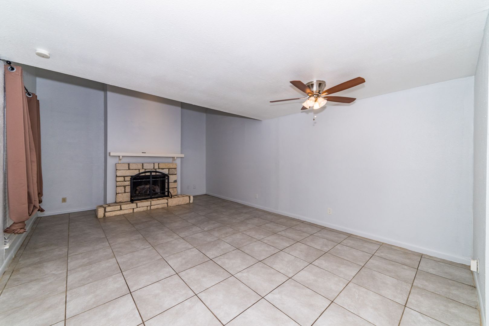 RENOVATED 2-BEDROOM TOWNHOME IN AHISD – photo 2