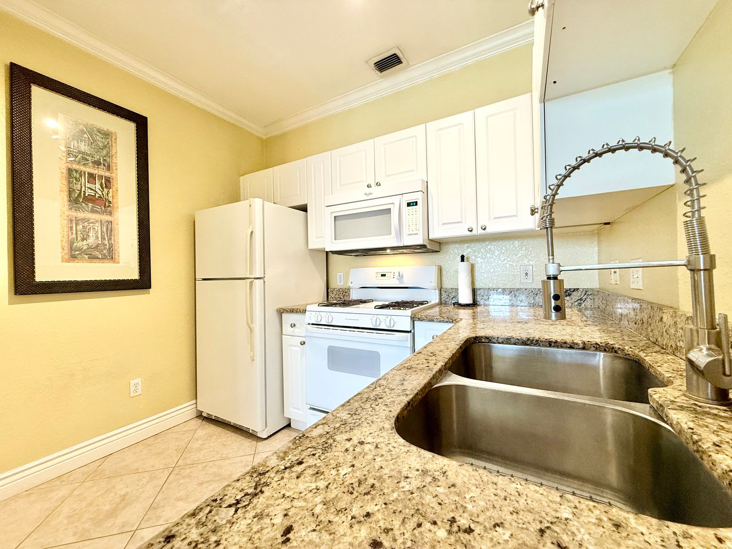 Furnished waterfront 2Bedrooms / 2Baths condo – photo 5