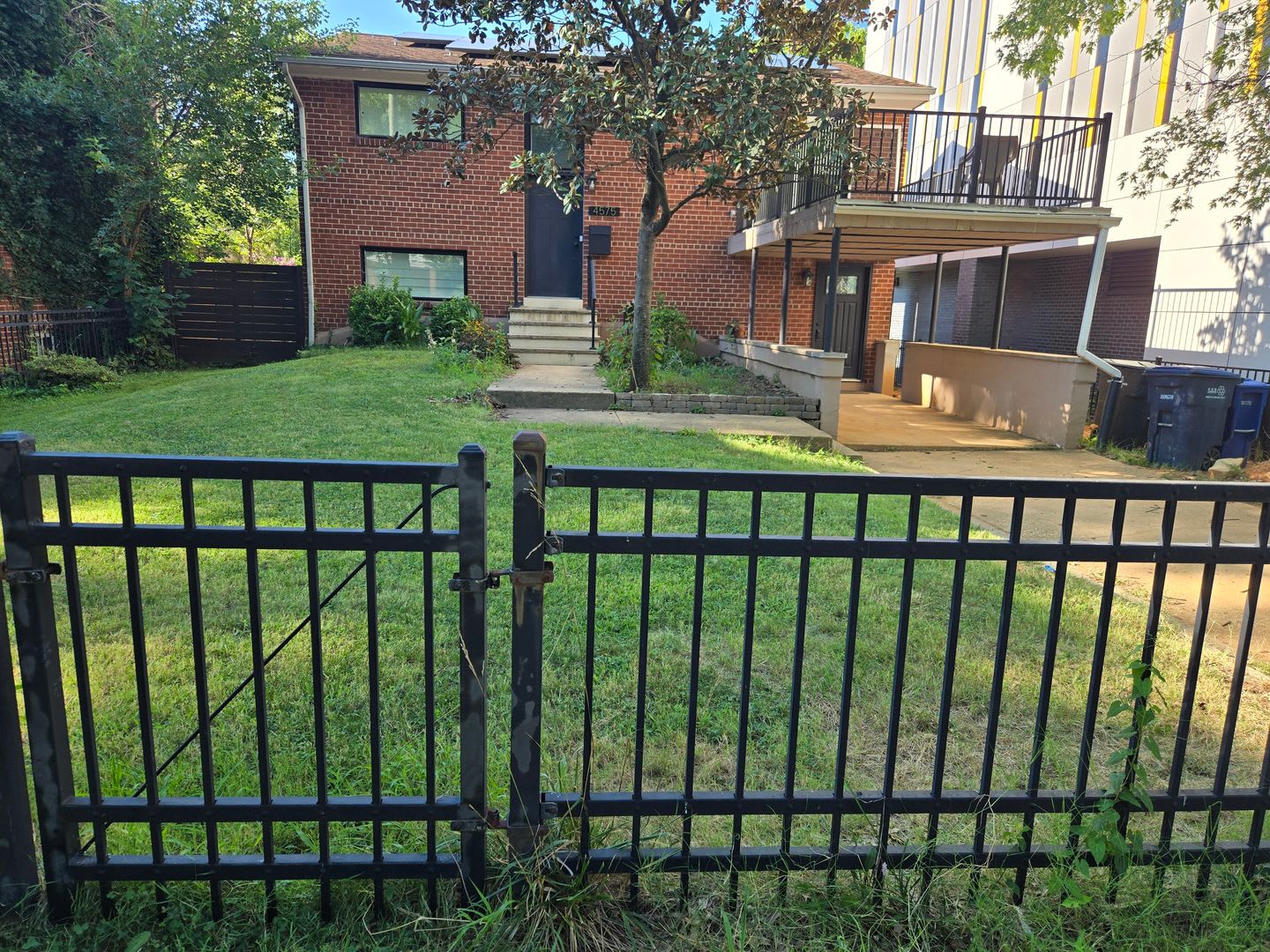 Spacious detached home walking distance to Metro – photo 3