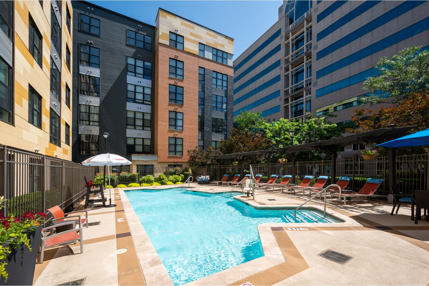 The Julian at Fair Lakes – photo 4