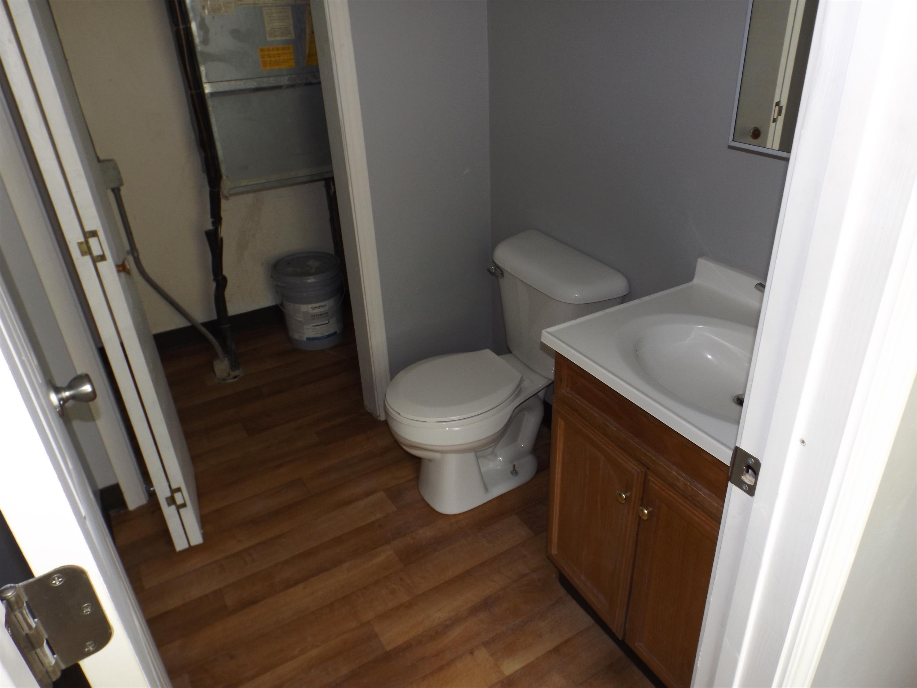 860 N Lincoln St Apt 1 – photo 5