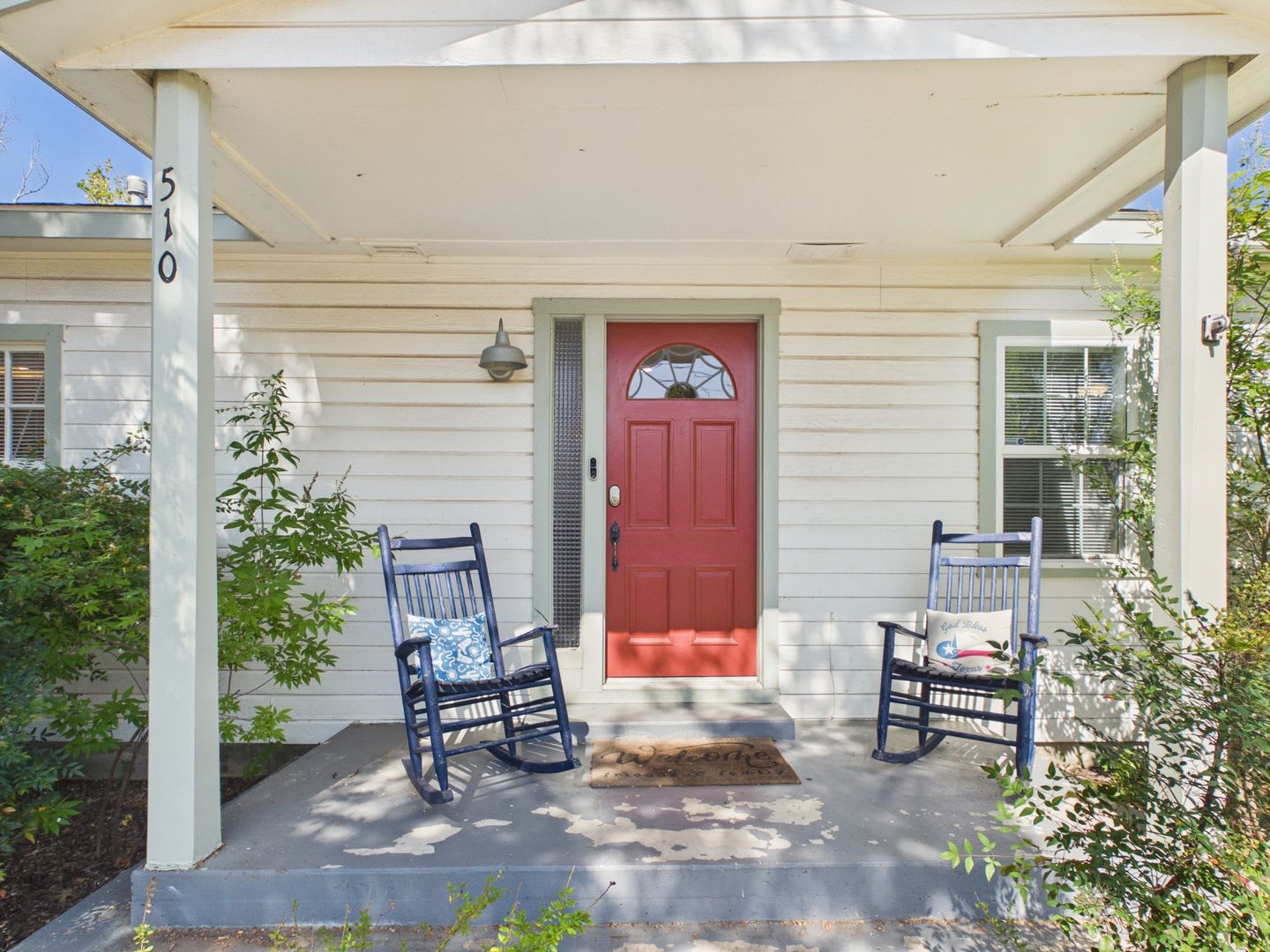 Spacious Kitchen, Large Living Room & Private Primary Bath – photo 3