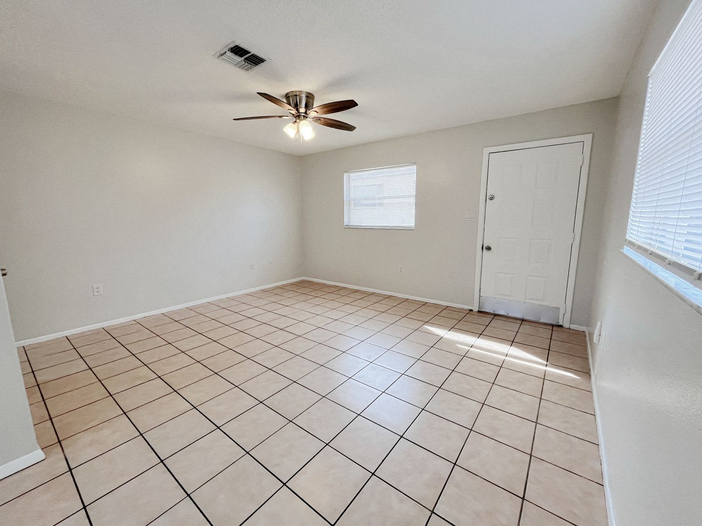 Price Reduced 2 Bed 1 Bath Available Now – photo 5