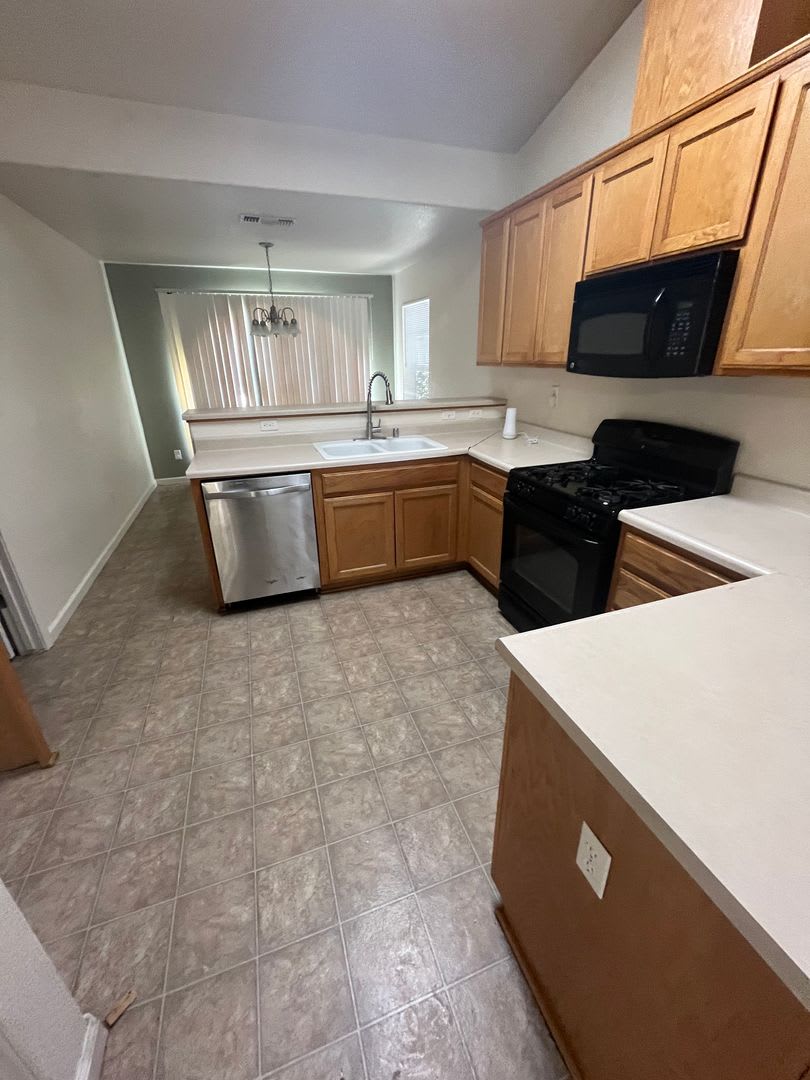 3-Bedroom, 2-Bathroom Home for Rent –Close to Parks – Spacious Living – photo 1
