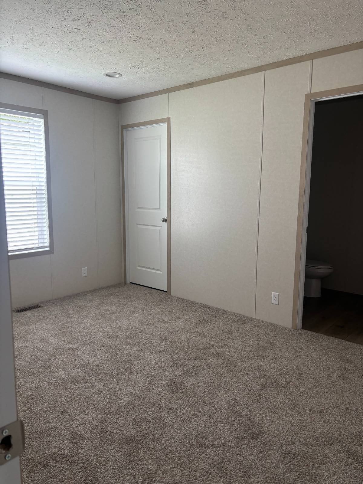 808 Stanley St – photo 4