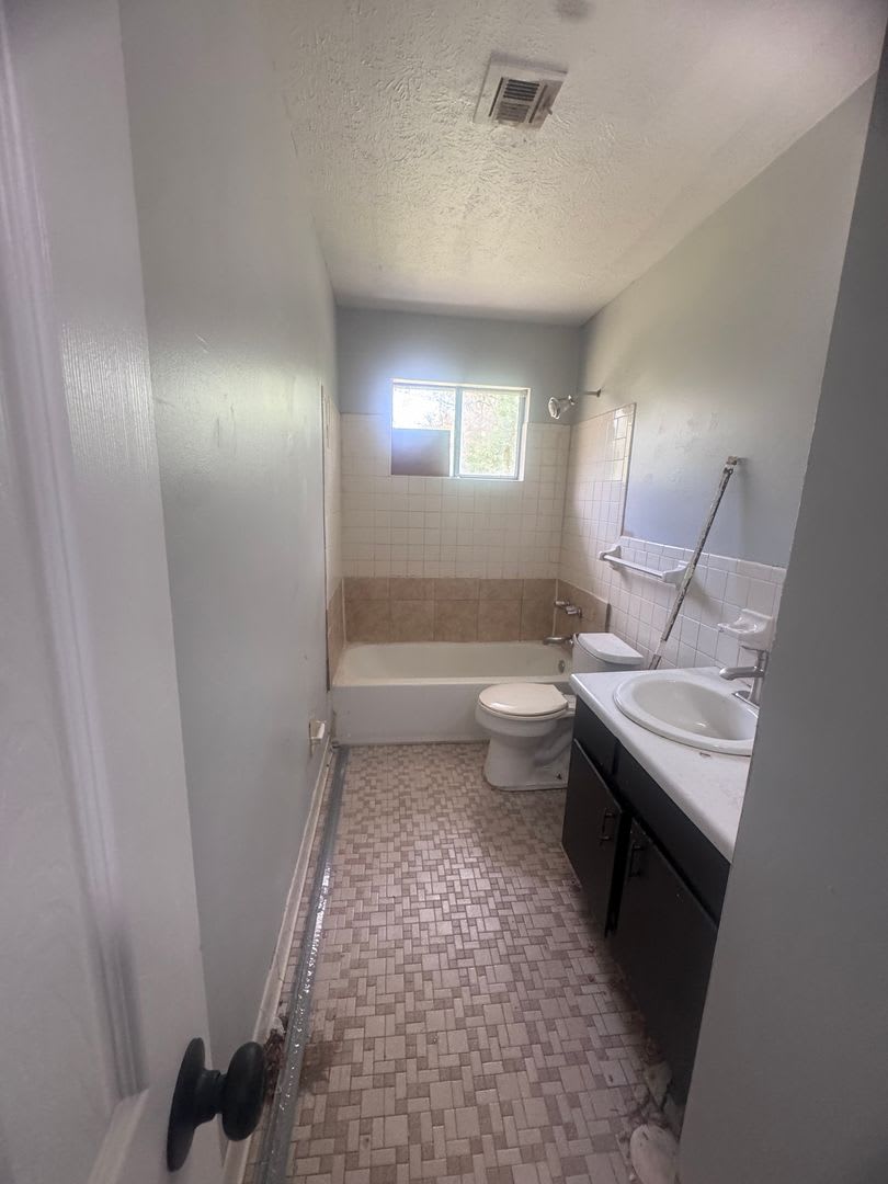 Newly Renovated Virginia Loop Road Home – photo 5