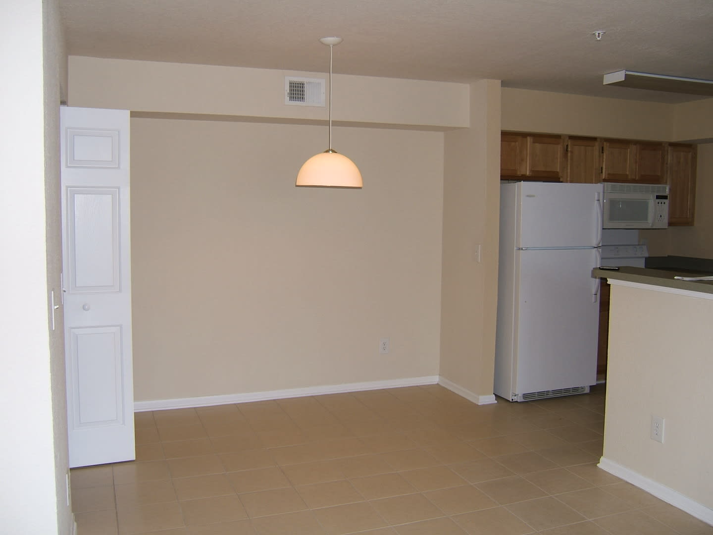 Spacious 3B 2B Unfurnished Condo Near Beach In The Heart Of Destin – photo 4