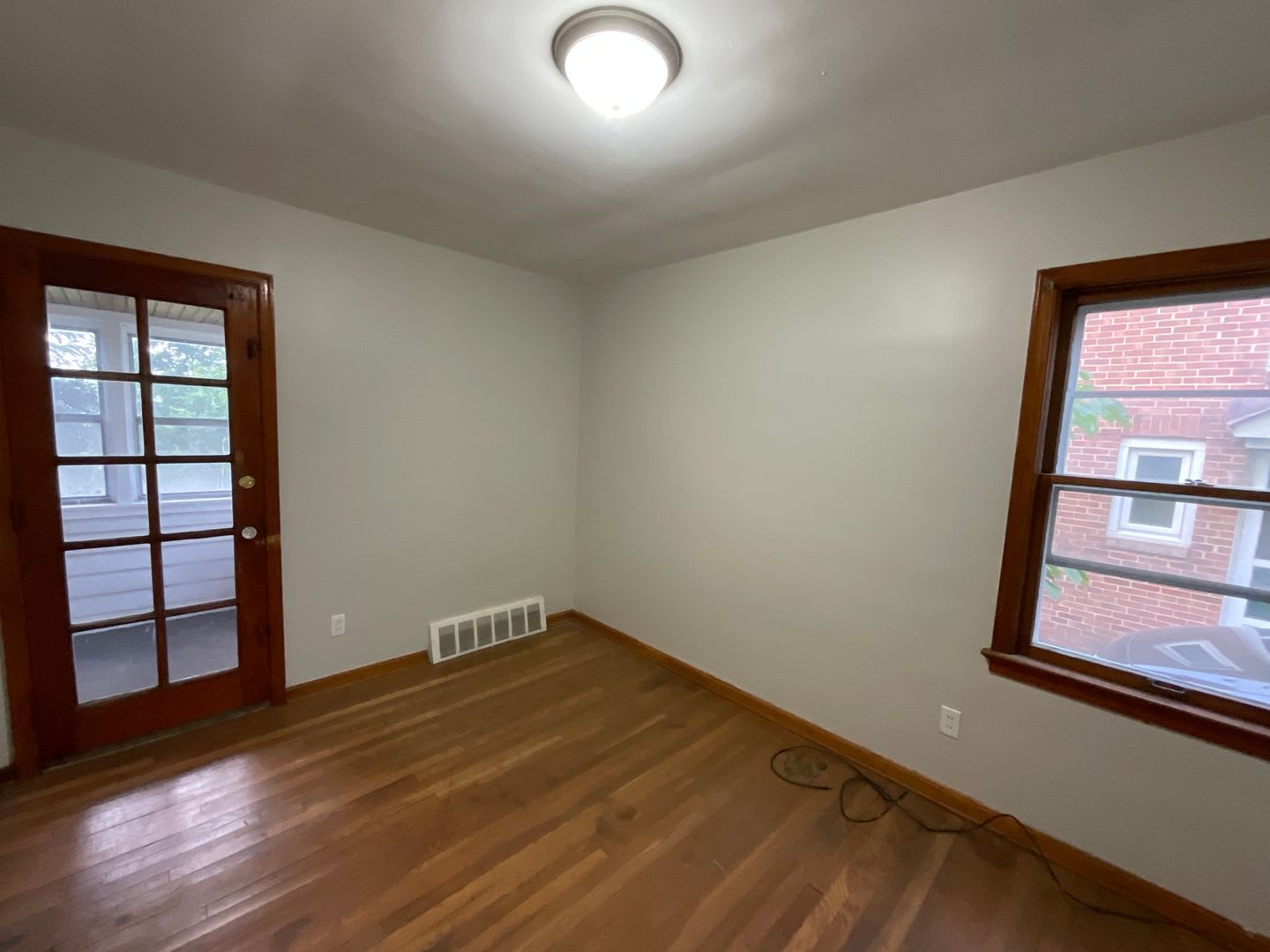 11013 Lincoln Avenue – photo 2