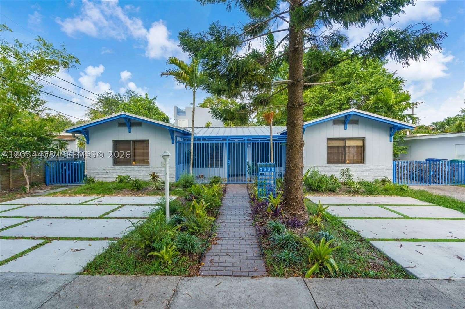 3225 SW 58th Ave – photo 2