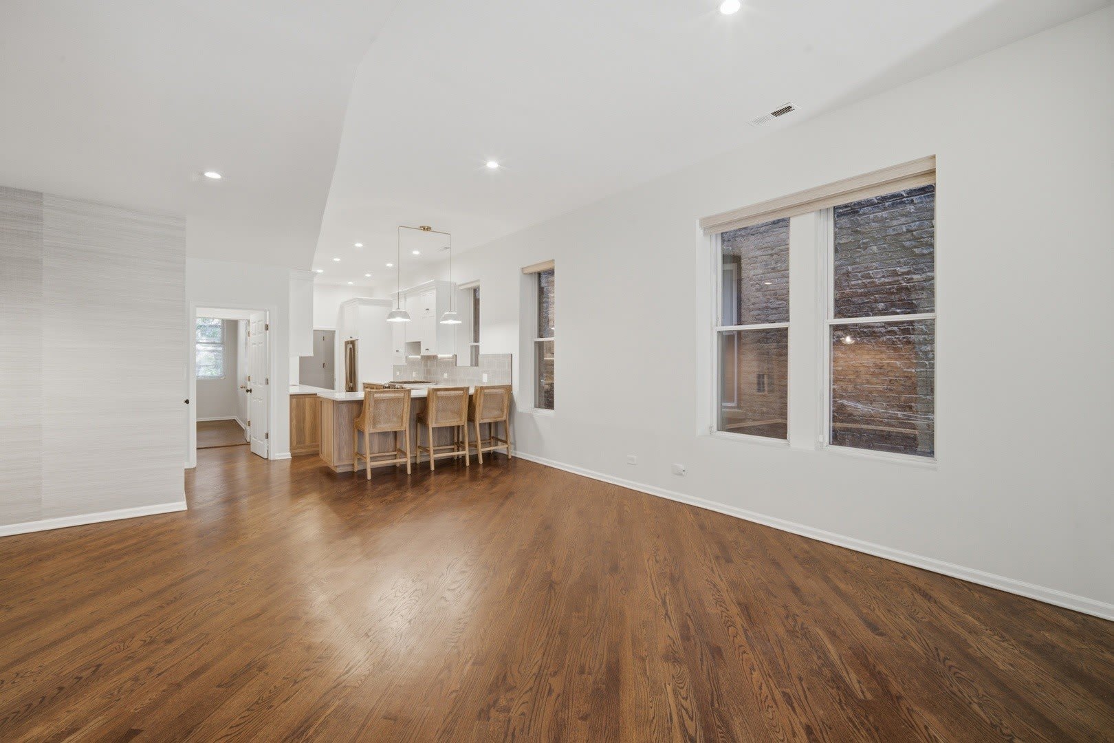 626 W Buckingham Place – photo 3