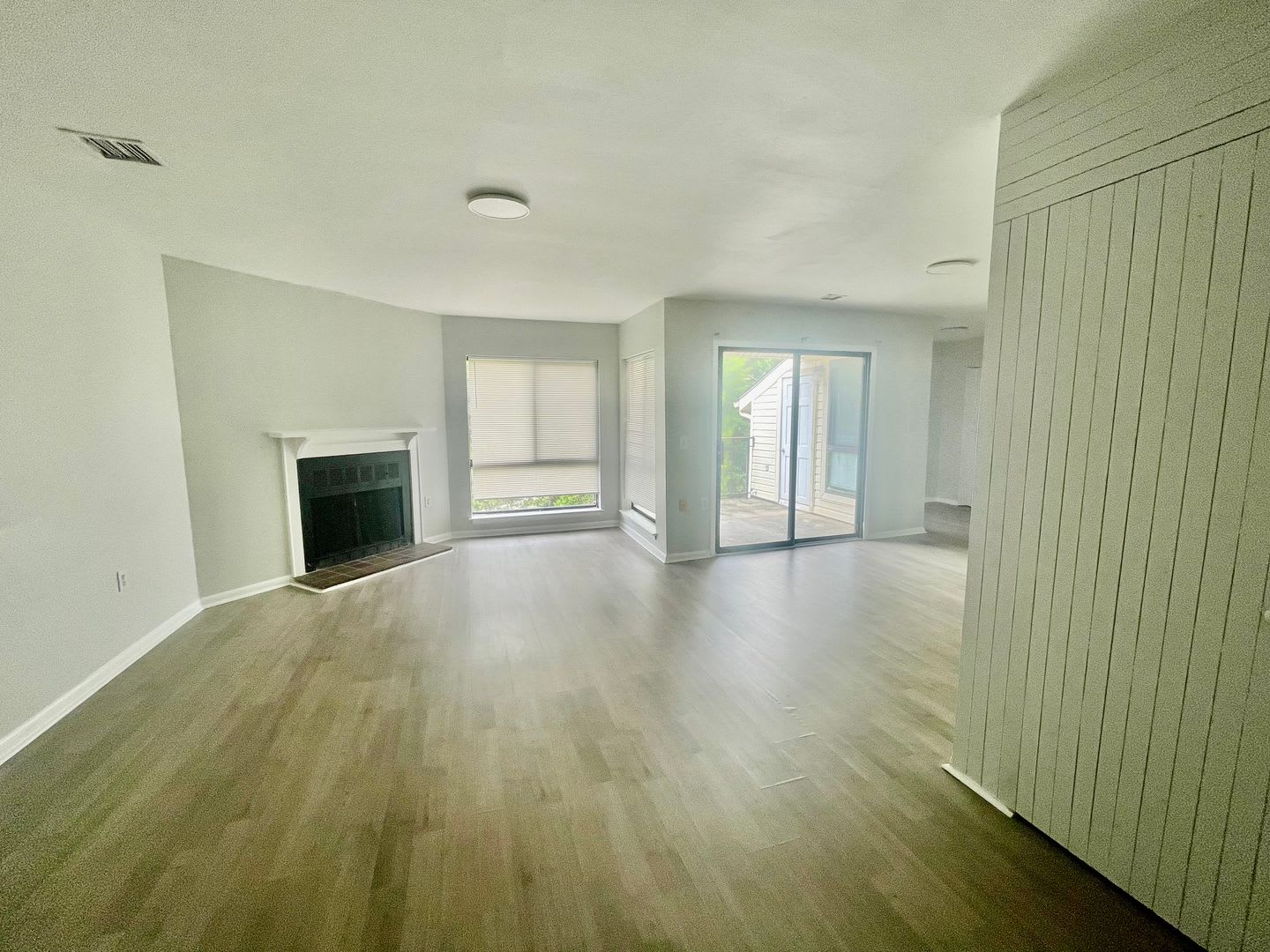 Top Floor 2 Bedroom 2 Bath Residence In Charlotte – photo 2