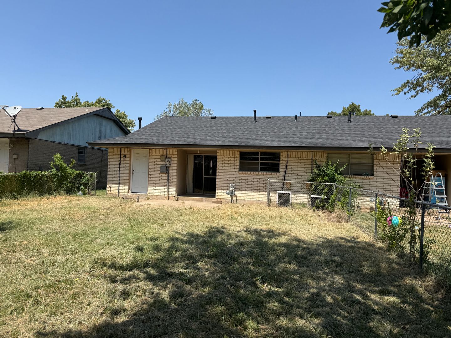 Nice 2 bed/1 bath duplex with backyard in Moore for rent! – photo 2