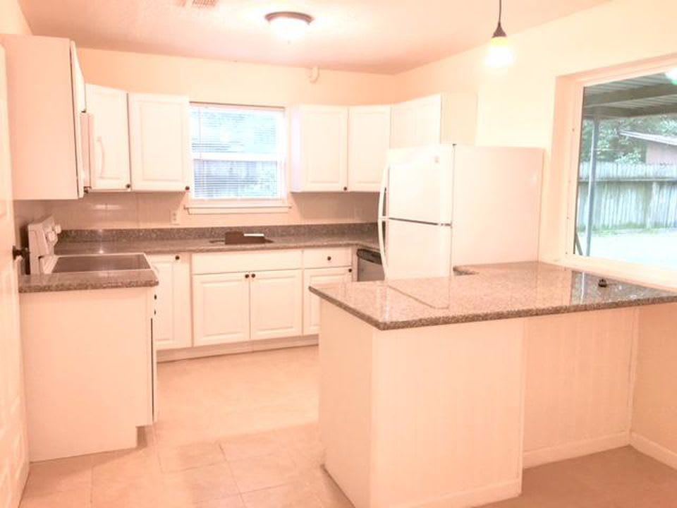 1303 South Fenner Avenue – photo 4