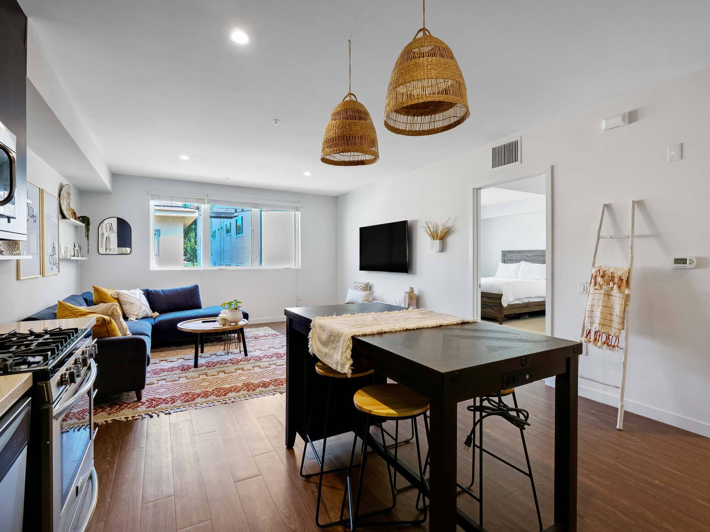 The Metropolitan at Larchmont Village – photo 2