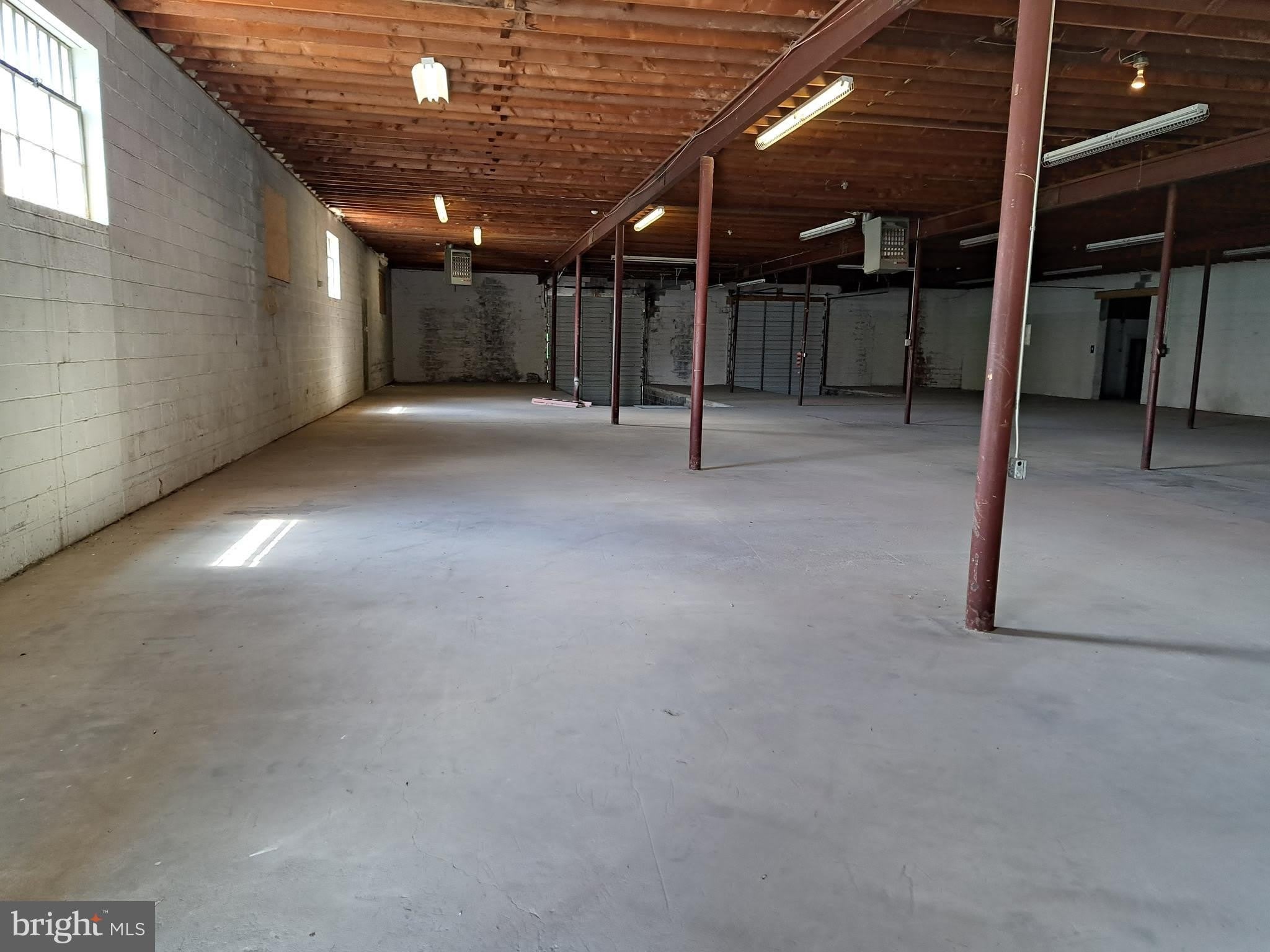 917 N EAST Street – photo 1