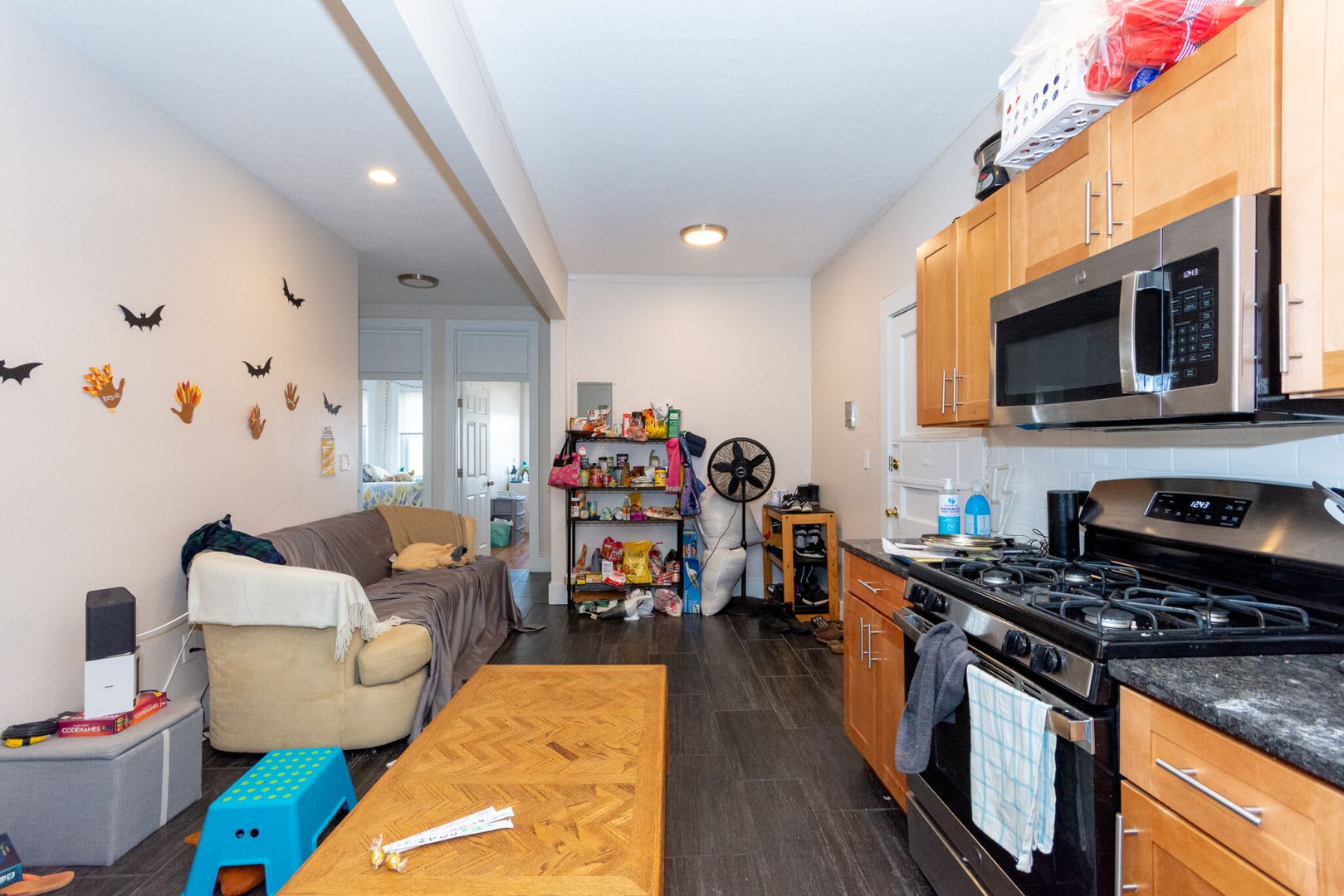 Nicely renovated 4 bed unit near the Green Line and BU! – photo 1