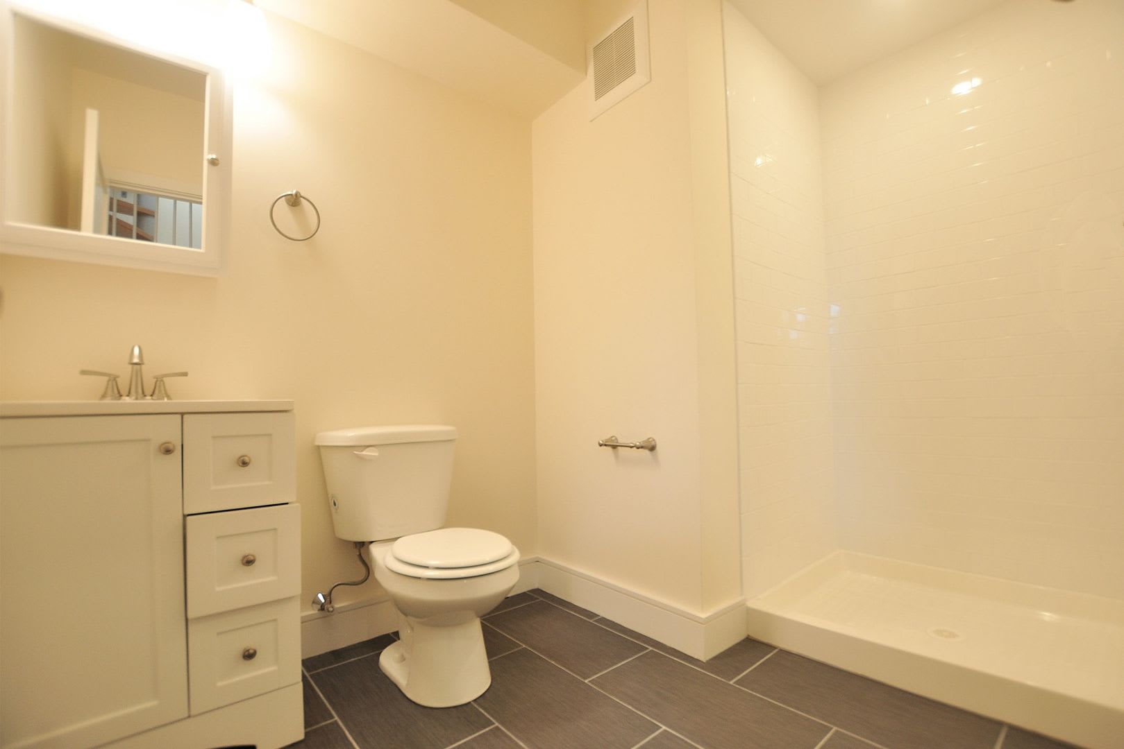 Beautiful 3 Bedroom Available 9 1 – photo 3