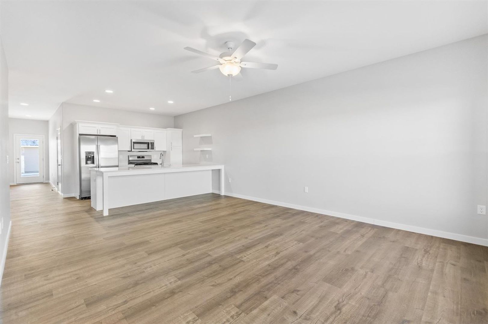 624 Catherine Dr – photo 2