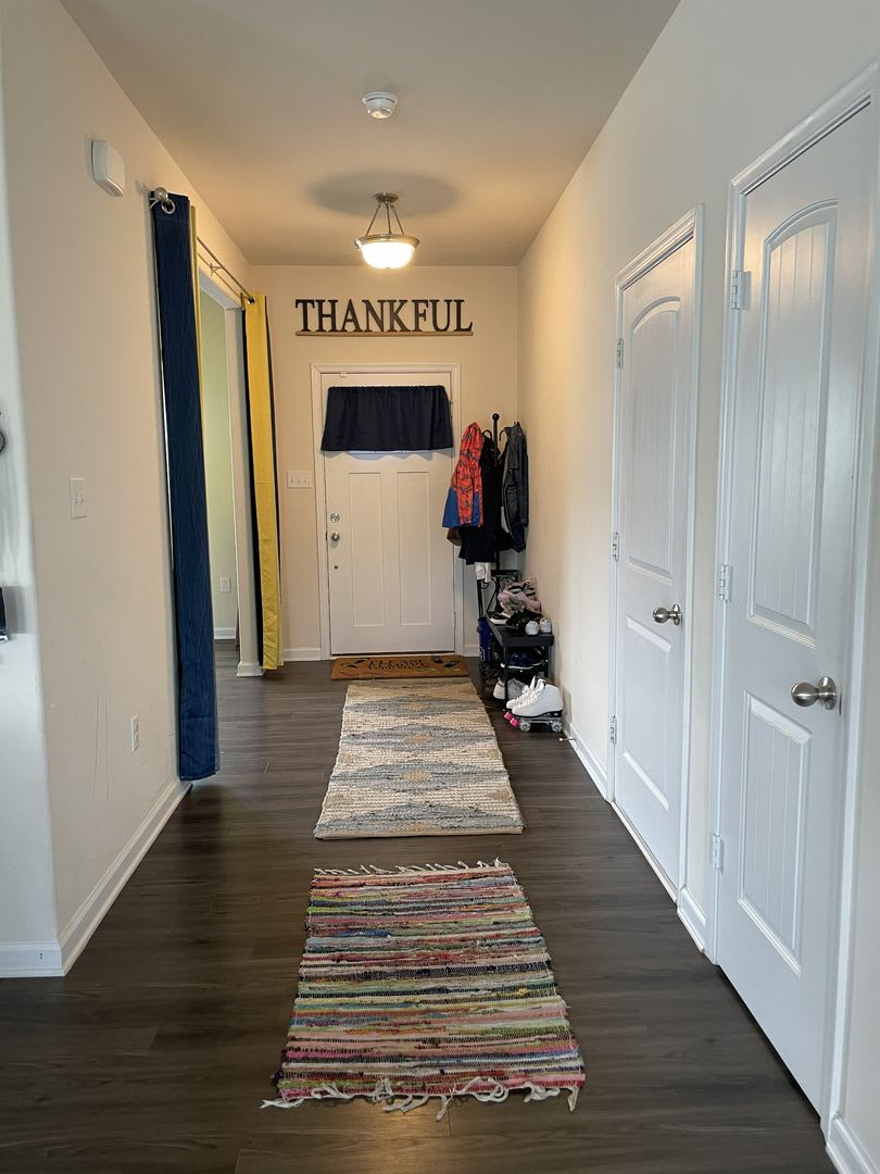 Large Transitional With Lots Of Room For Entertainment On Quiet Cul De Sac In Castleton Subdivision – photo 2
