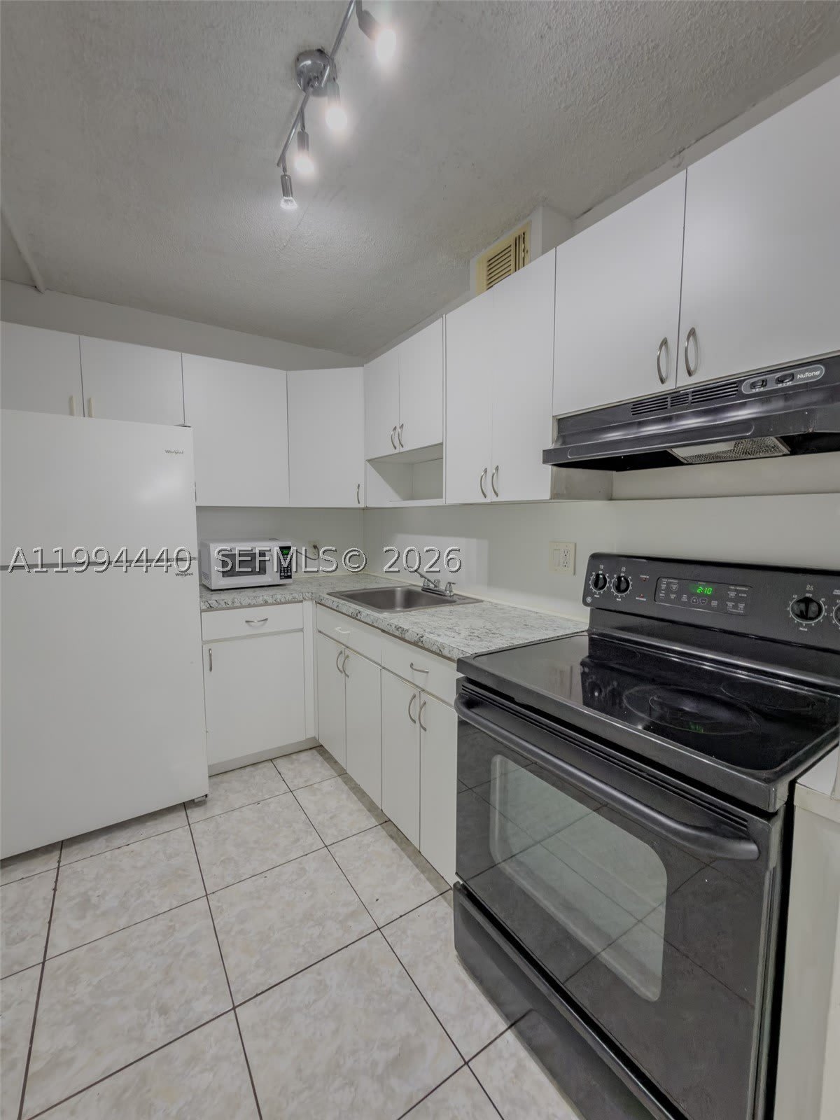 8411 NW 8th St – photo 4