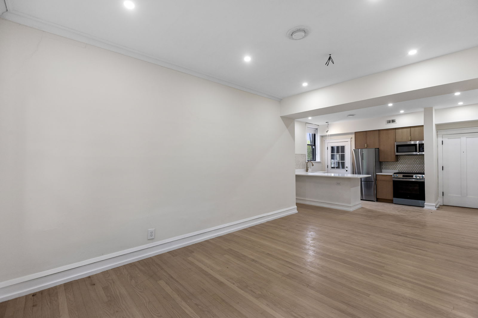 4638 North Hamilton Avenue – photo 4