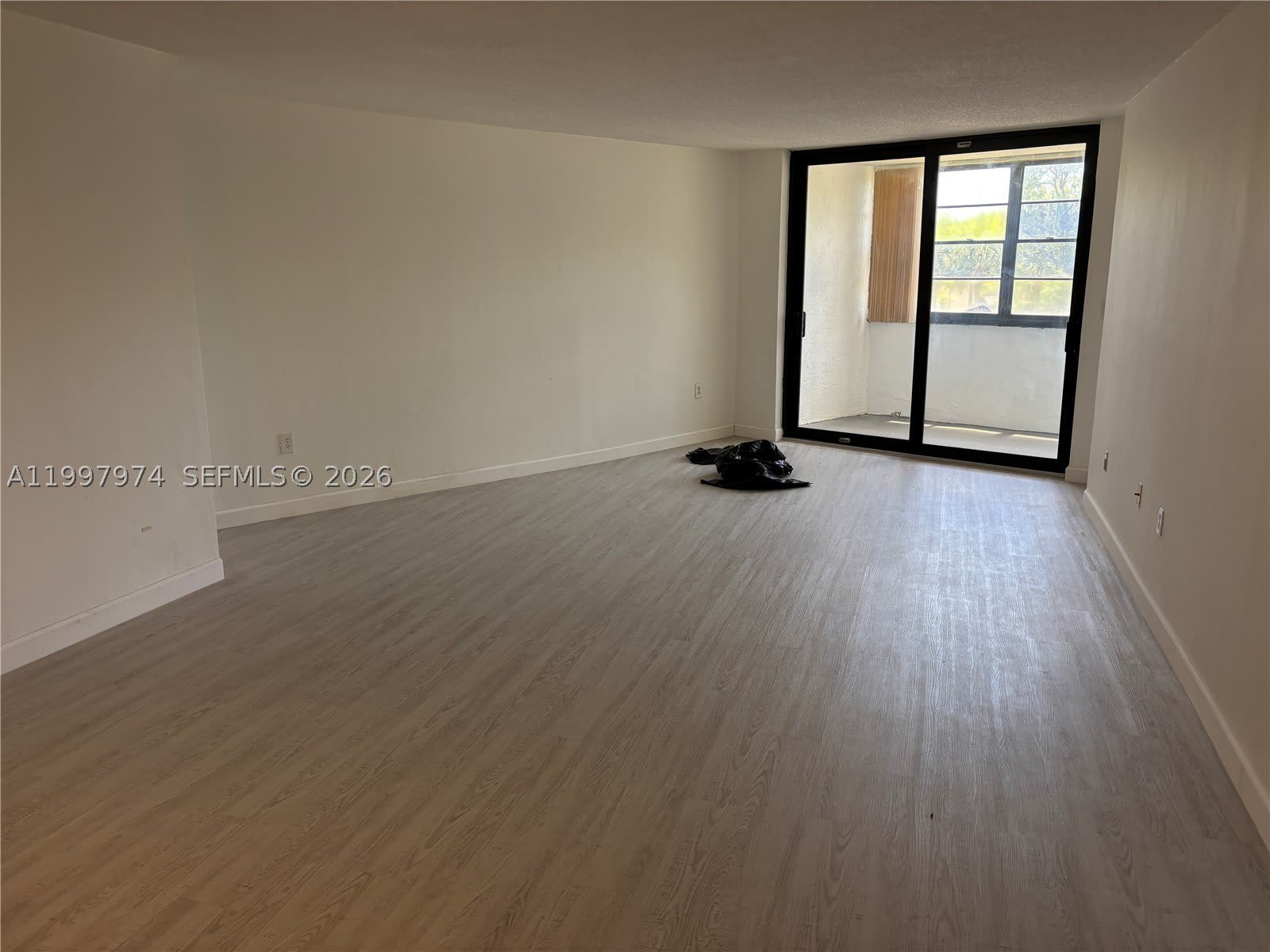 10854 N KENDALL DR – photo 2