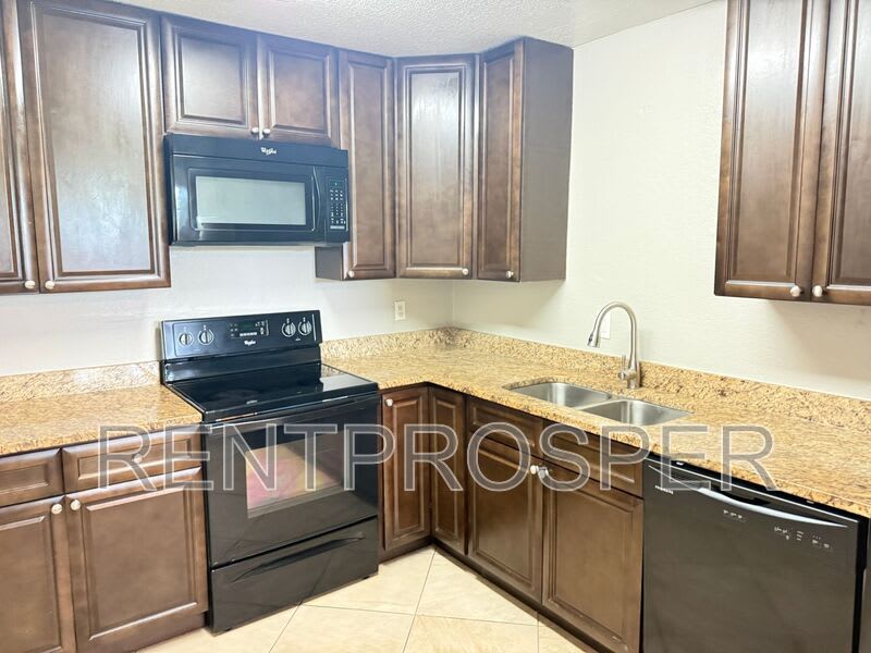 4022 Versailles Dr – photo 2